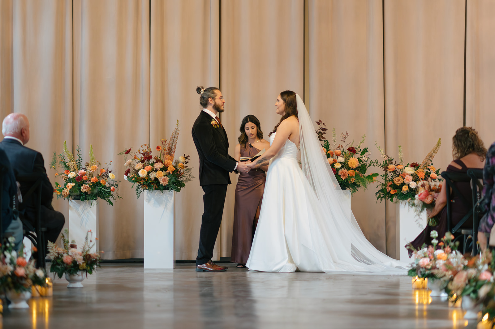 Elegant Hideaway Cellars wedding ceremony in Seattle