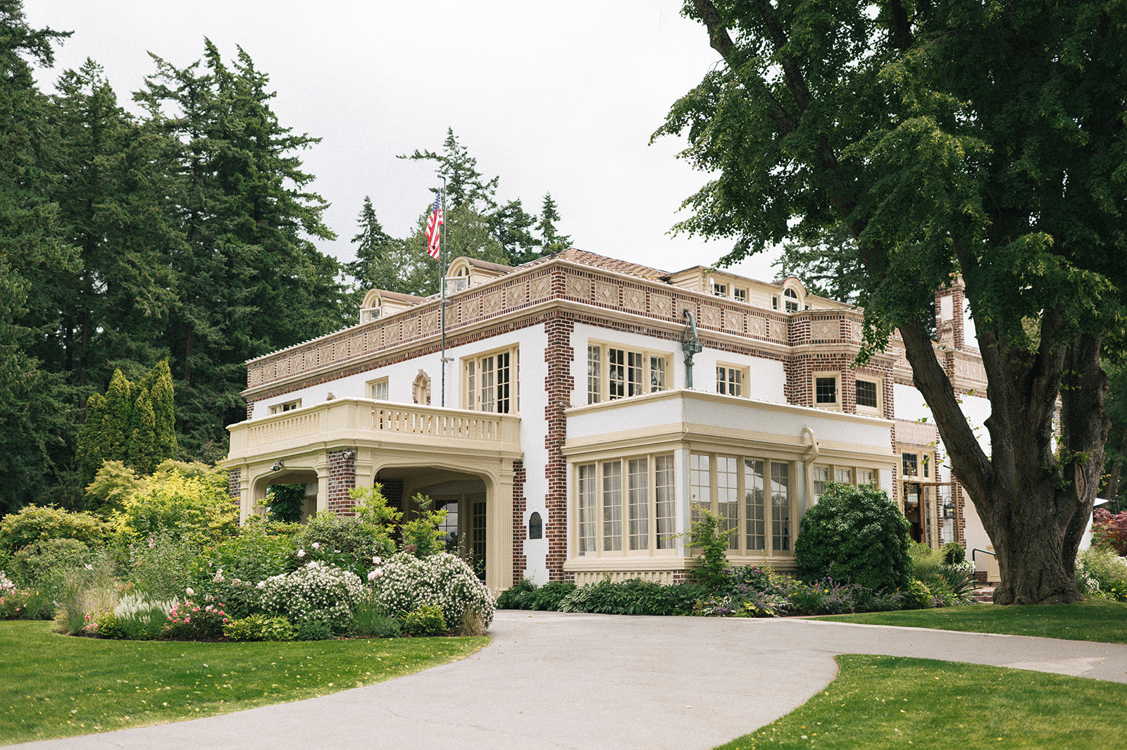 Historic Lairmont Manor wedding venue exterior surrounded by lush gardens in Bellingham Washington